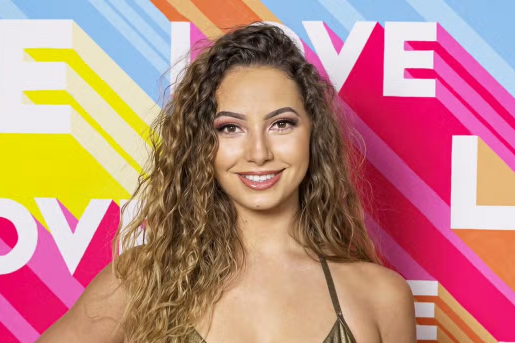 Former Love Island participants Eva Zapico 

Image Source: Evening Standard 